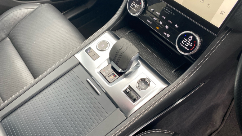 Jaguar F-Pace 2.0 D200 R-Dynamic Black 5dr Auto AWD Diesel Estate